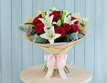 Букет цветов из:  Лилии и Розы в Миассе