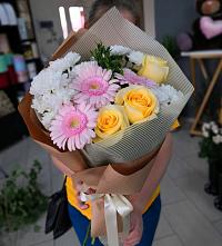 Букет цветов из:  Герберы, Розы и Хризантемы в Миассе