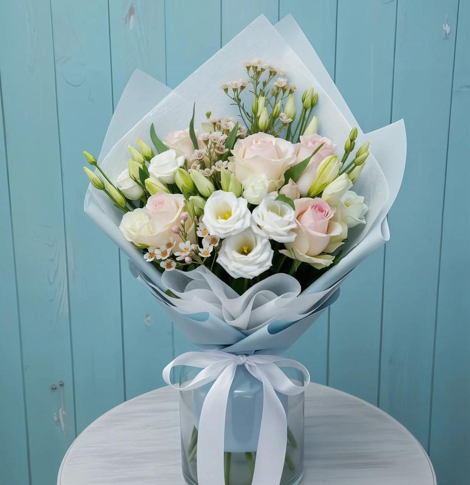 Букет цветов из: Розы и Лизиантусы в Миассе