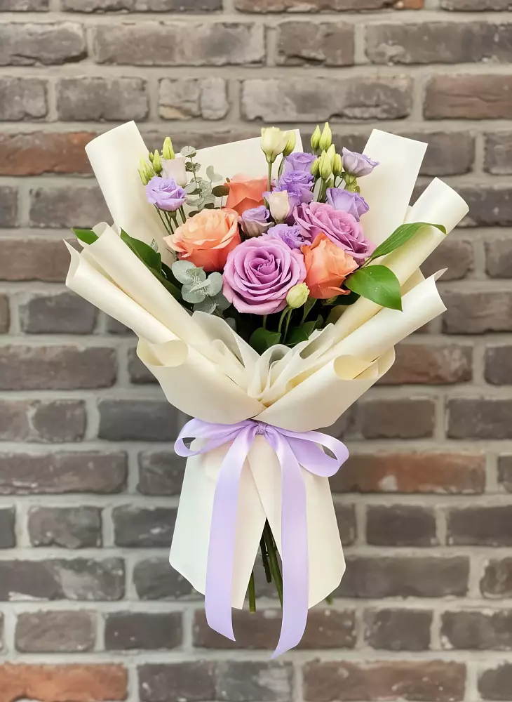 Букет цветов из: Лизиантусы и Розы в Миассе