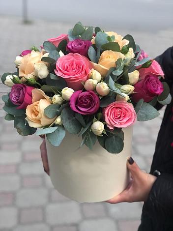 Цветочная композиция из Розы в шляпной коробке в Миассе