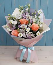 Букет цветов из:  Лизиантусы, Розы, Альстромерии и Гипсофила в Миассе