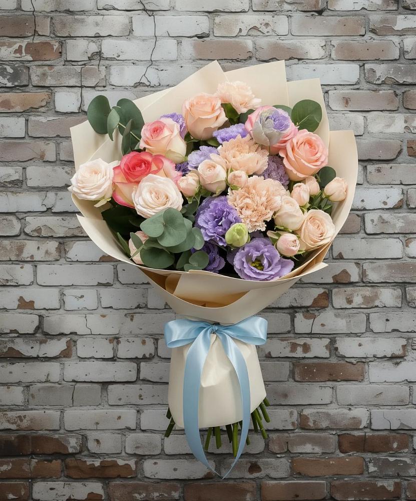 Букет цветов из: Розы, Лизиантусы и Гвоздики в Миассе