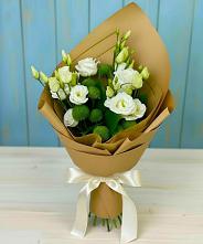 Букет цветов из:  Хризантемы и Лизиантусы в Миассе