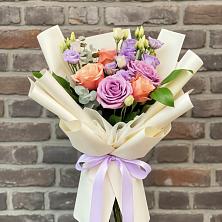 Букет цветов из:  Лизиантусы и Розы в Миассе