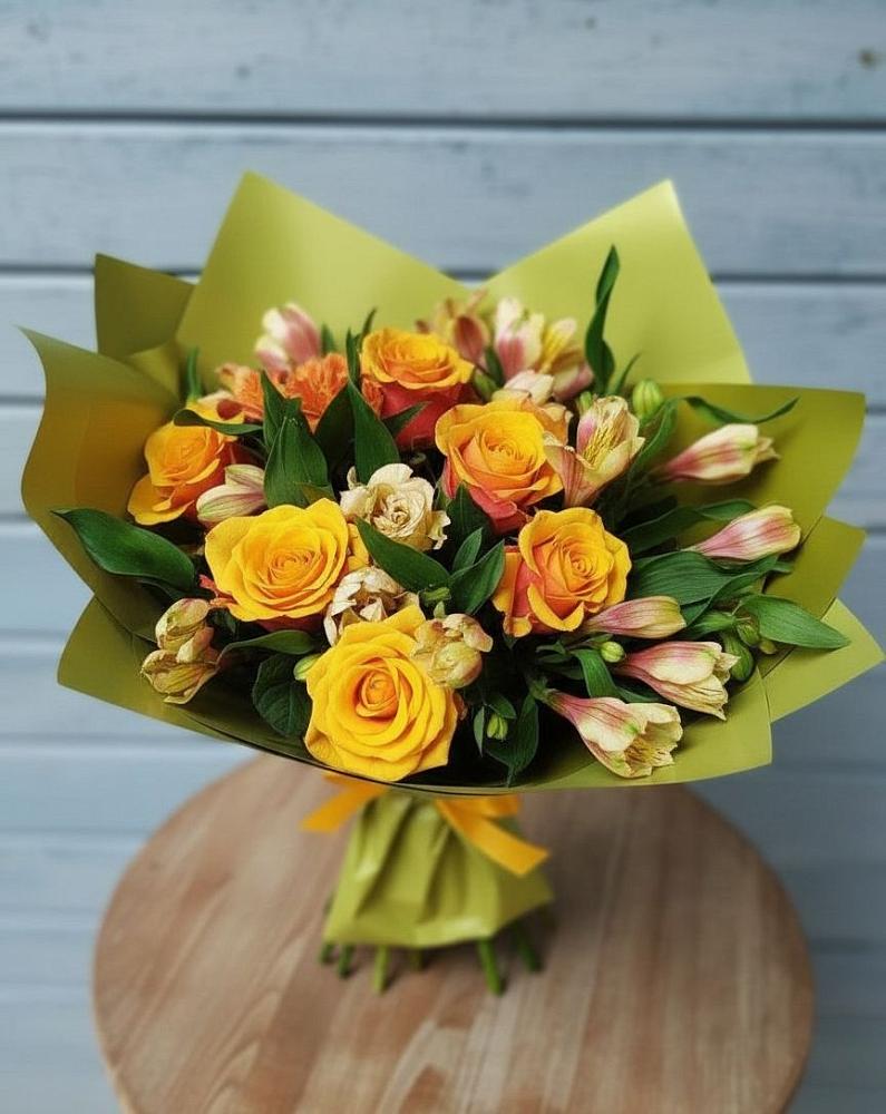 Букет цветов из: Альстромерии и Розы в Миассе