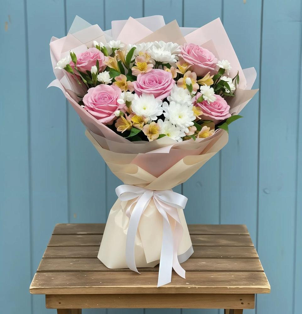 Букет цветов из: Гвоздики, Орхидеи и Розы в Миассе