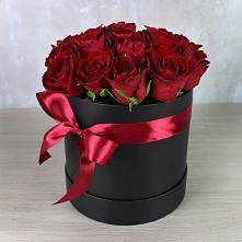 Цветочная композиция из Розы в шляпной коробке в Миассе