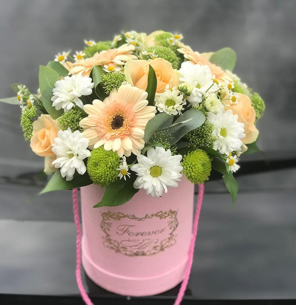 Цветочная композиция из Розы, Герберы и Хризантемы в шляпной коробке в Миассе