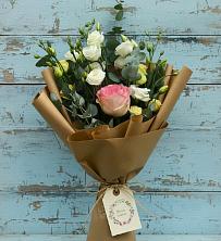 Букет цветов из:  Розы и Лизиантусы в Миассе
