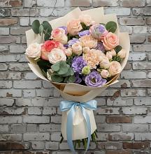 Букет цветов из:  Розы, Лизиантусы и Гвоздики в Миассе