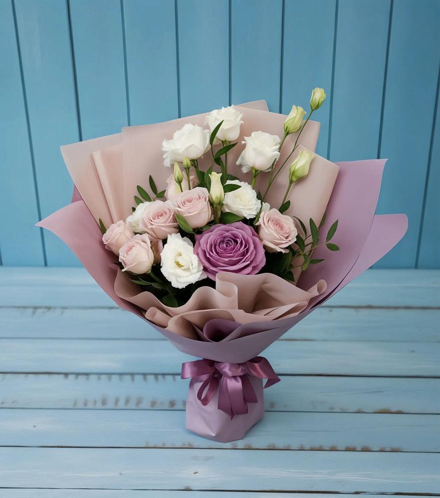 Букет цветов из: Розы и Лизиантусы в Миассе